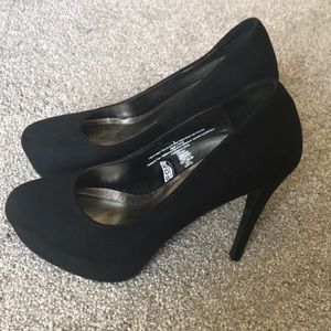 BLACK PUMPS